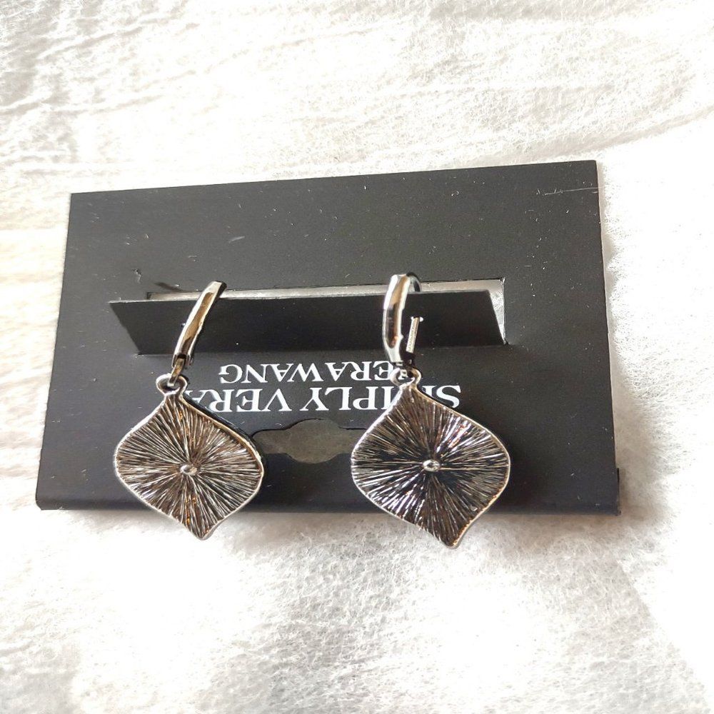 NEW Evil Eye Drop Dangle Earrings > HOST PICK < - Picture 5 of 6